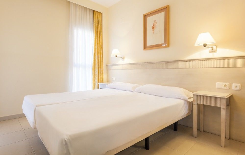 Aparthotel Ilunion Sancti Petri Ново-Санкті-Петрі Екстер'єр фото